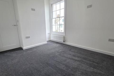 3 bedroom terraced house to rent, North Road, Kingsdown, CT14