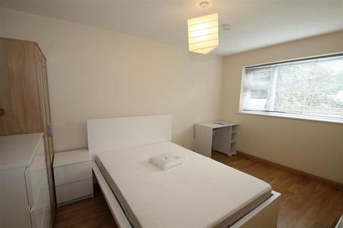 undefined, Kimbers Lane, Farnham, GU9