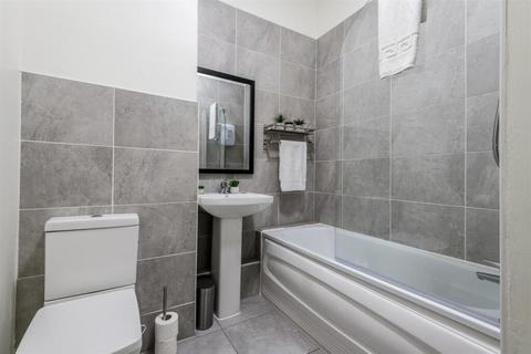 2 bedroom flat to rent, Riverdale House, SE13