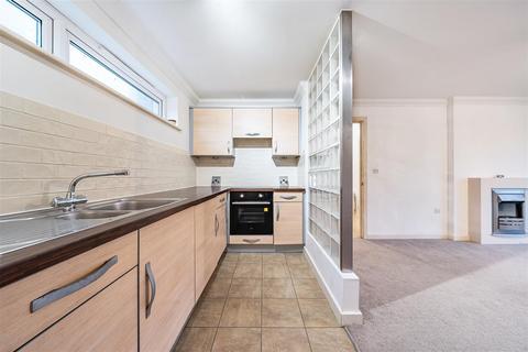 2 bedroom house to rent, Ashford Road, Ashford TW15