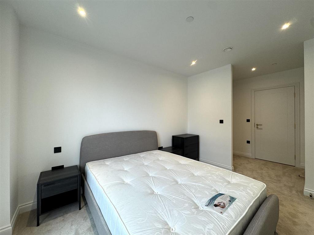 Bedroom pic 8.jpeg