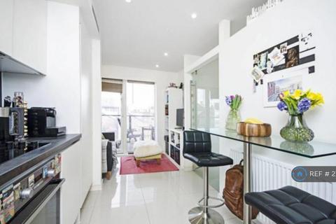 1 bedroom flat to rent, Crested Court, London, NW9
