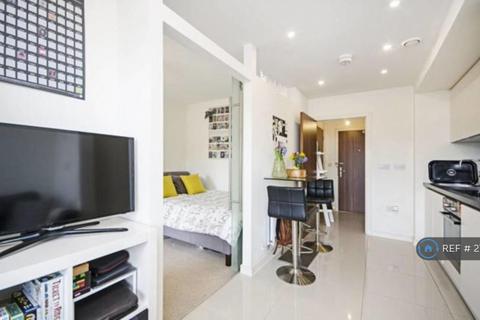 1 bedroom flat to rent, Crested Court, London, NW9