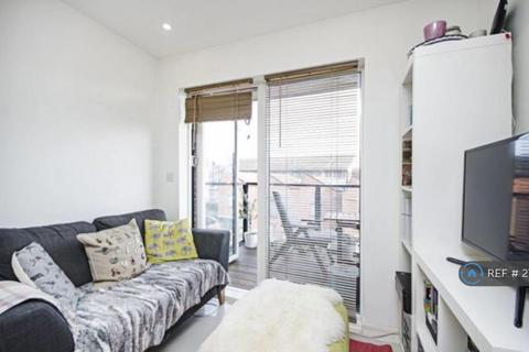1 bedroom flat to rent, Crested Court, London, NW9