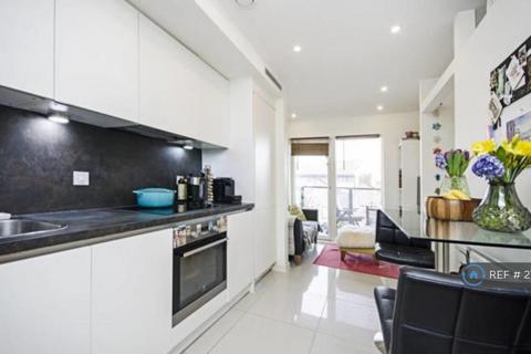 1 bedroom flat to rent, Crested Court, London, NW9
