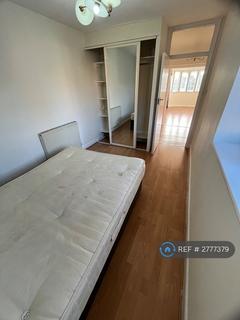 1 bedroom in a flat share to rent, Beaufort Park, London, NW11