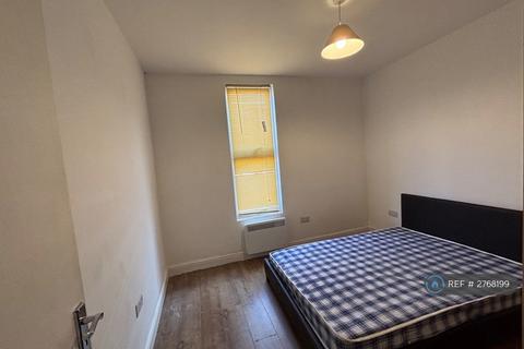 1 bedroom flat to rent, North Street, Romford, RM1