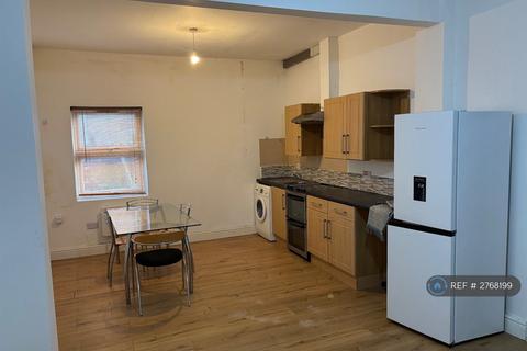 1 bedroom flat to rent, North Street, Romford, RM1