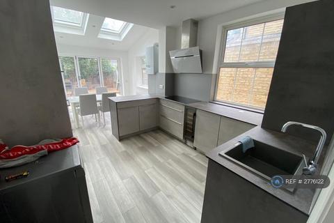 1 bedroom in a house share to rent, Marsala Road, London, SE13