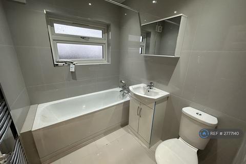 4 bedroom terraced house to rent, Lynhurst Crescent, Uxbridge, UB10