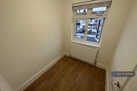 4 bedroom terraced house to rent, Lynhurst Crescent, Uxbridge, UB10