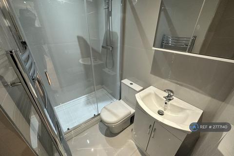 4 bedroom terraced house to rent, Lynhurst Crescent, Uxbridge, UB10