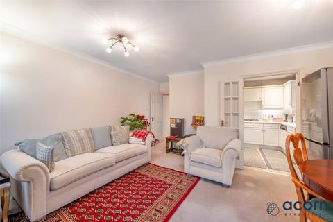 2 bedroom apartment for sale, Bartholomew Court, Edgware HA8