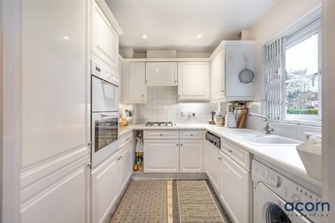 2 bedroom apartment for sale, Bartholomew Court, Edgware HA8