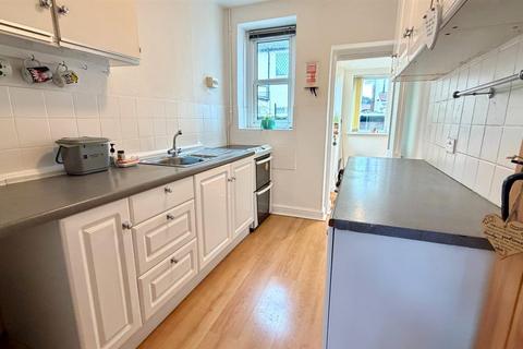 3 bedroom detached house for sale, Mostyn Avenue, Craig y Don, Llandudno