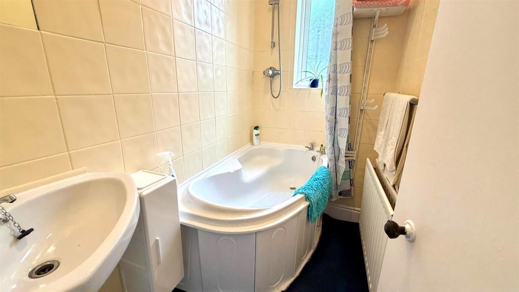 2 piece tiled bathroom