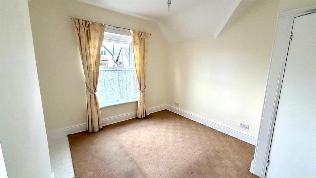 Dual aspect bedroom 1