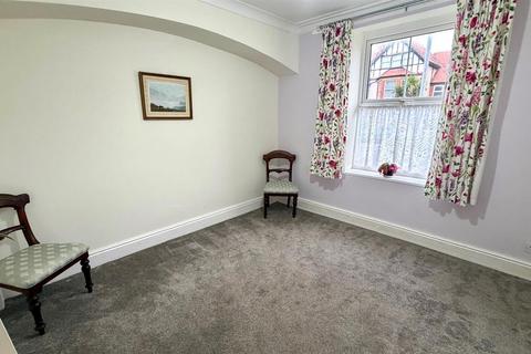 3 bedroom detached house for sale, Mostyn Avenue, Craig y Don, Llandudno