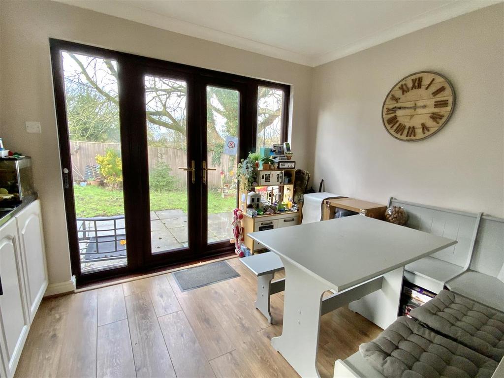 Kitchen/ Dining Room