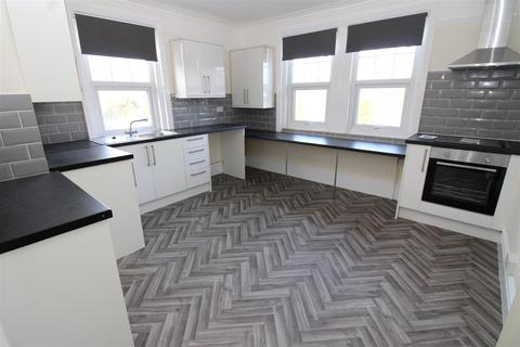 2 bedroom flat to rent, Fitzalan Road, Littlehampton
