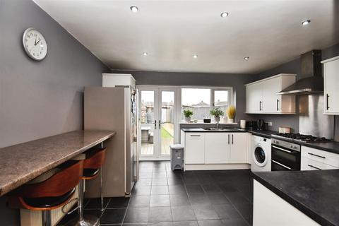 3 bedroom terraced house for sale, Worcester Road, Hull