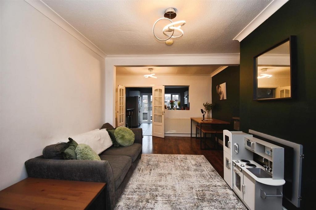 Open plan lounge / dining room