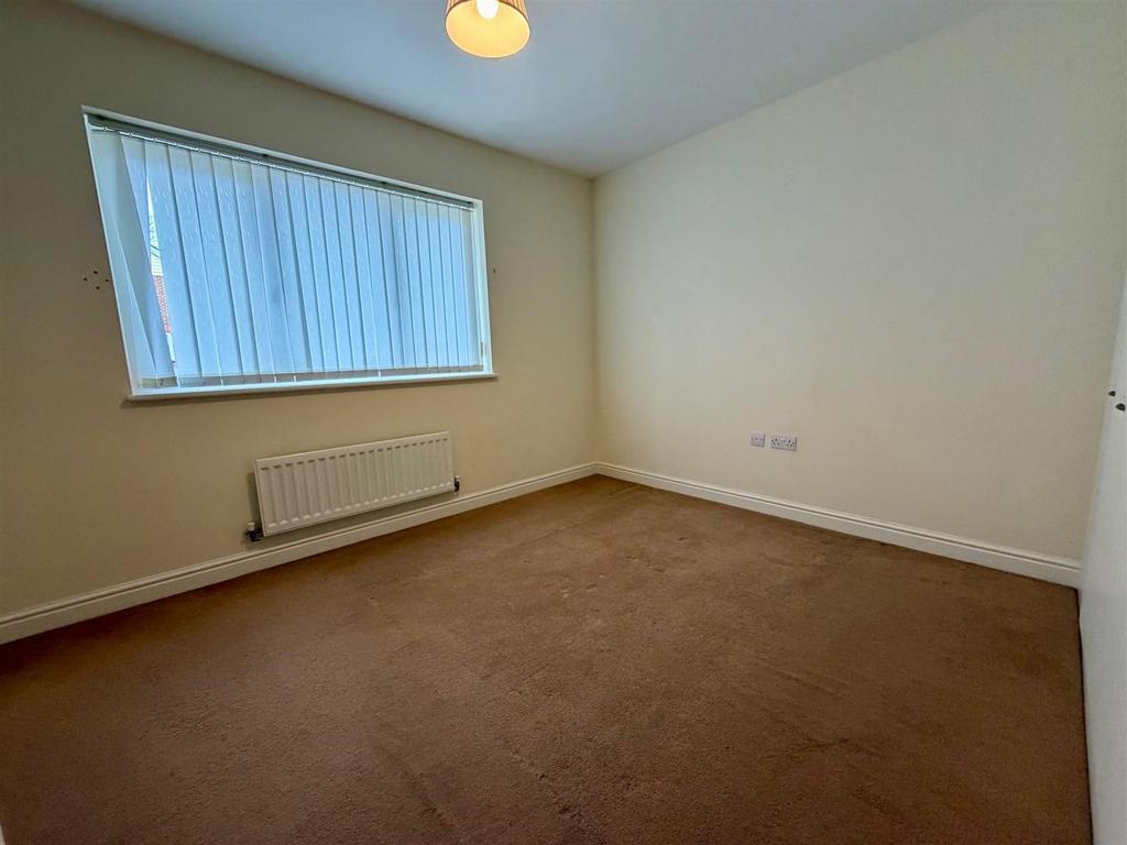 Bedroom 1.jpg