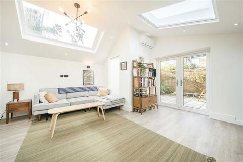 2 bedroom flat to rent, Winchester Street, London W3