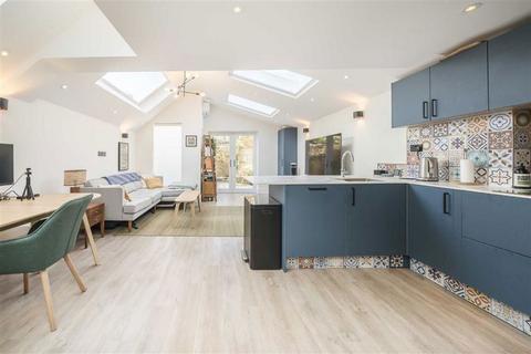 2 bedroom flat to rent, Winchester Street, London W3