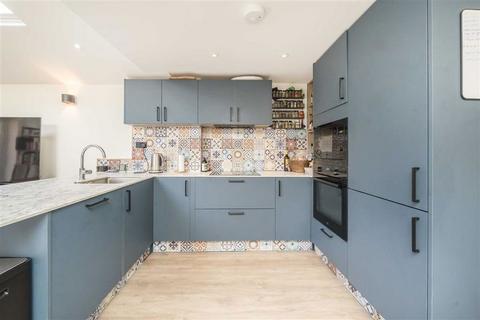 2 bedroom flat to rent, Winchester Street, London W3