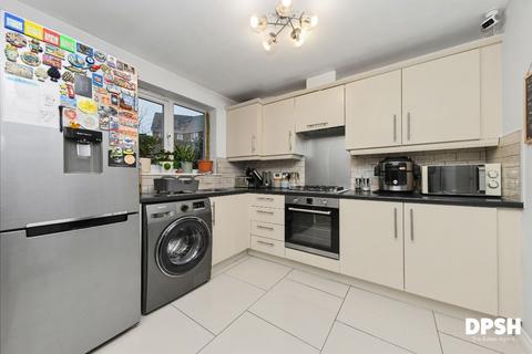 3 bedroom end of terrace house for sale, Rivendale, Leeds