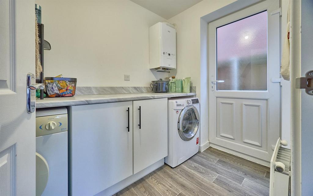 Utility Room to Side