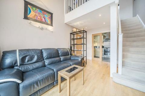 undefined, High Street, Brentford TW8
