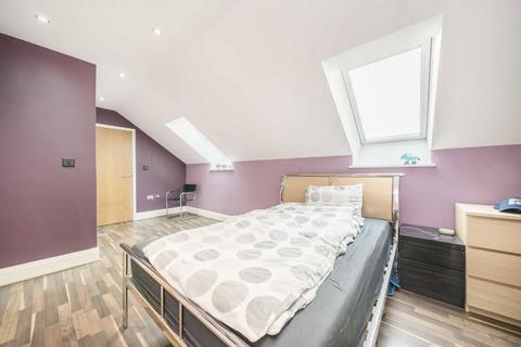 undefined, High Street, Brentford TW8
