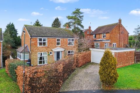 4 bedroom detached house for sale, Derwent Gardens, Ashbourne, DE6