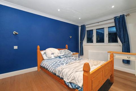 3 bedroom semi-detached house for sale, Monarch Way, Southampton SO30