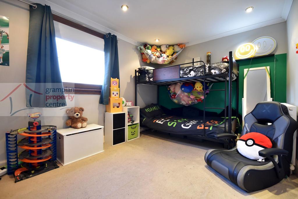 Bed 2 .JPG
