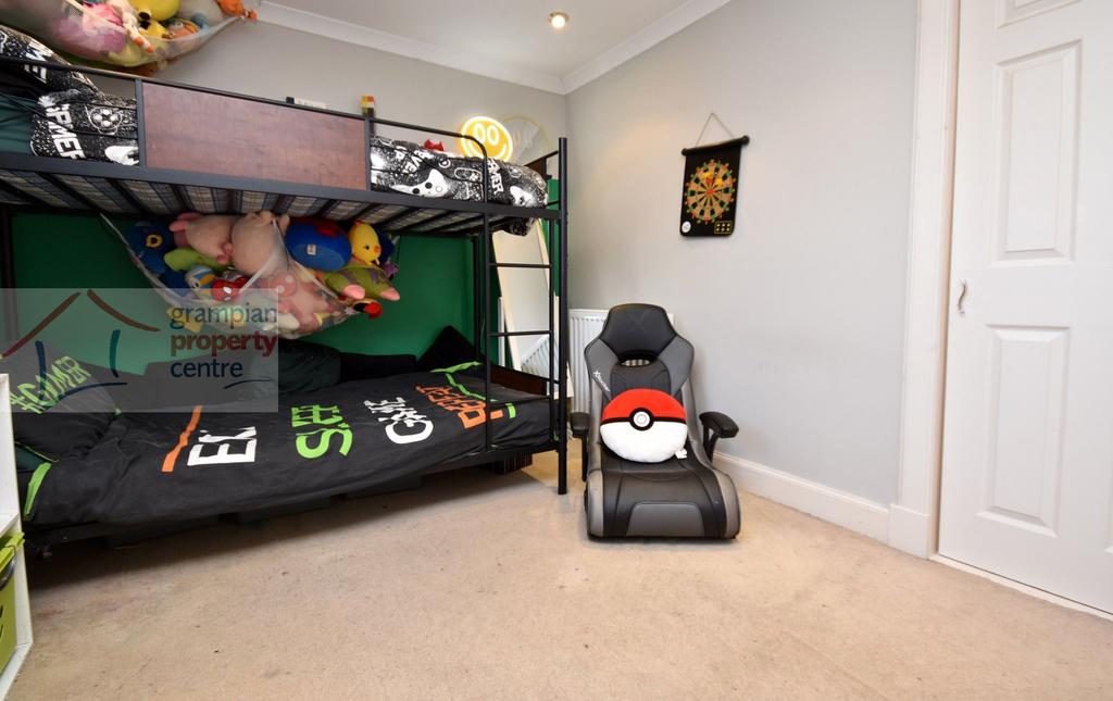Bed 2 2 .JPG