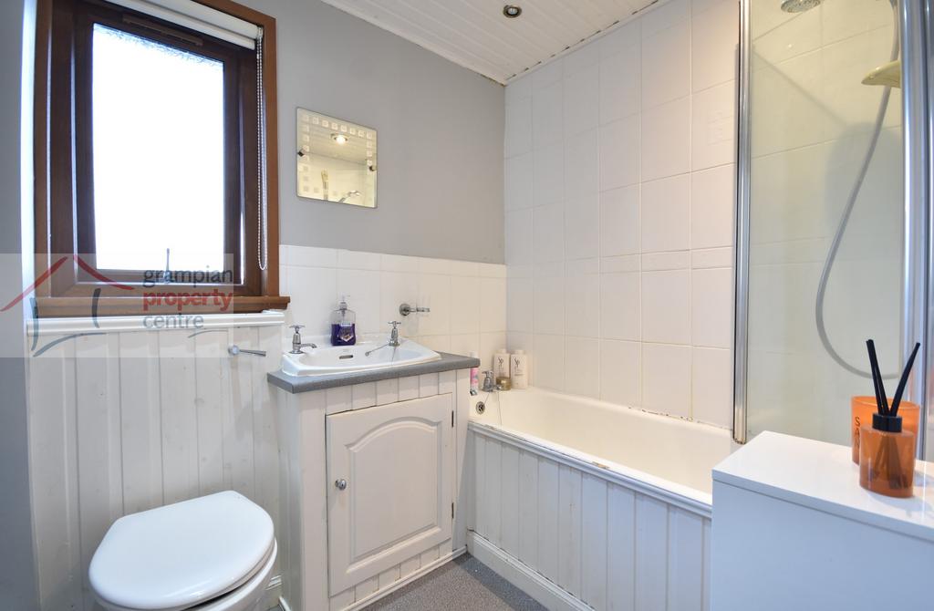 Bathroom .JPG