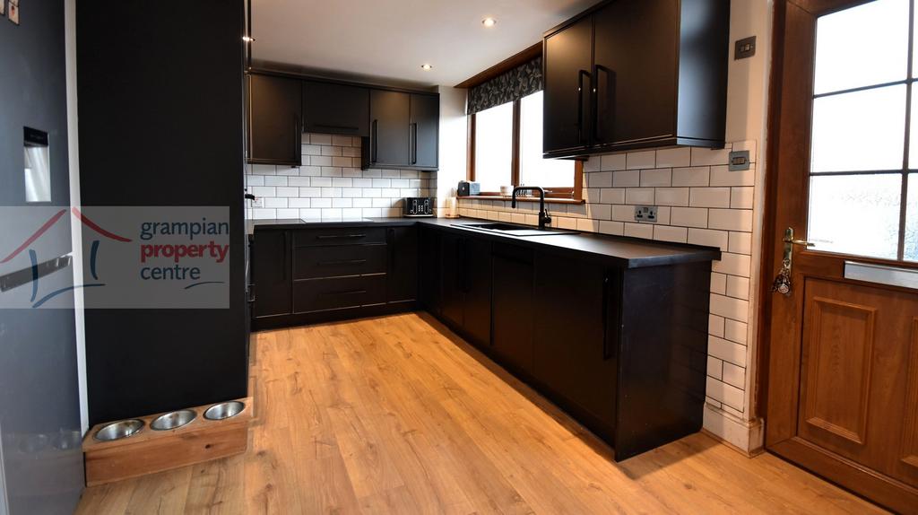 Kitchen 3 .JPG