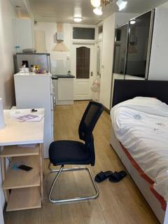 undefined, Woodlands Road, Isleworth TW7