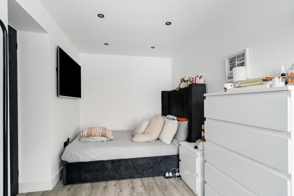 Bed 5/Family Room