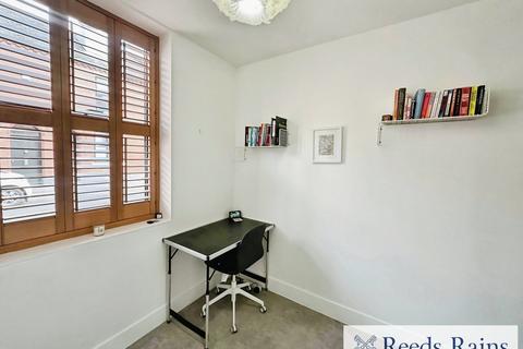 3 bedroom end of terrace house for sale, Reservoir Street, Greater Manchester M6