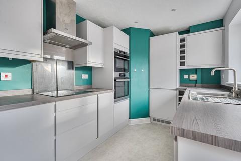 2 bedroom flat for sale, East Street, The Lyons, TN9