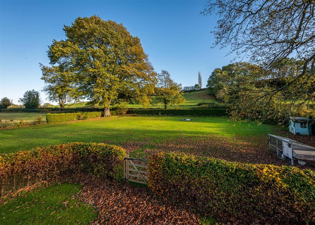 Oaklands Farm-gdn1.jpg