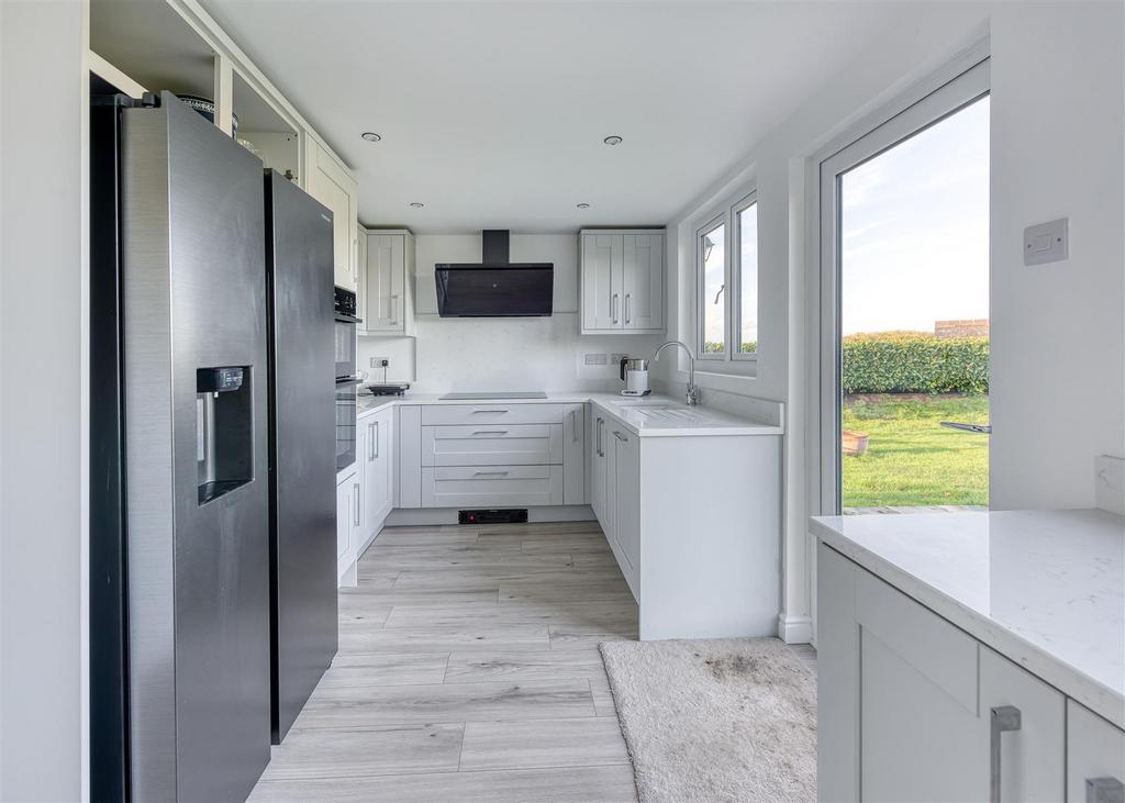 Oaklands Farm-kitchen3.jpg