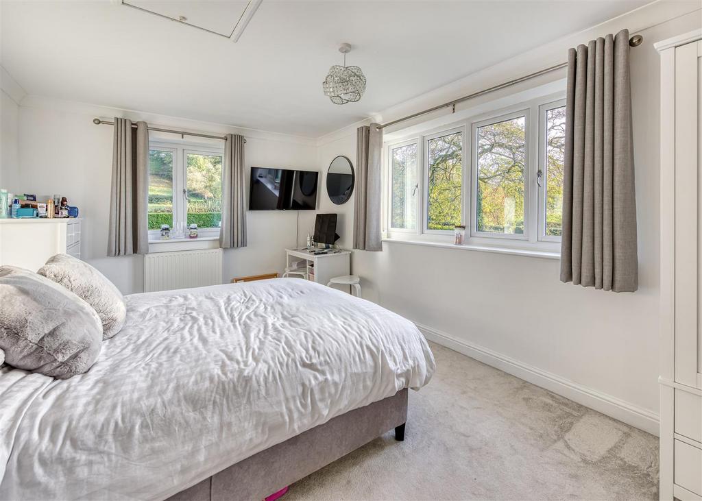 Oaklands Farm-bed2.jpg