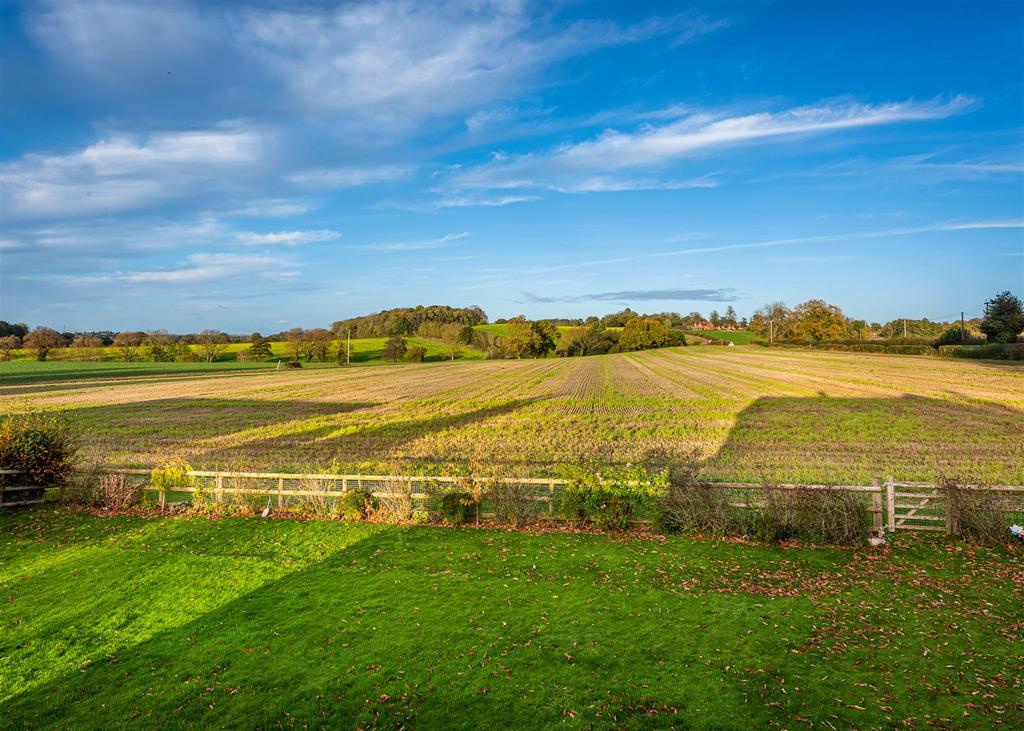 Oaklands Farm-view rear.jpg