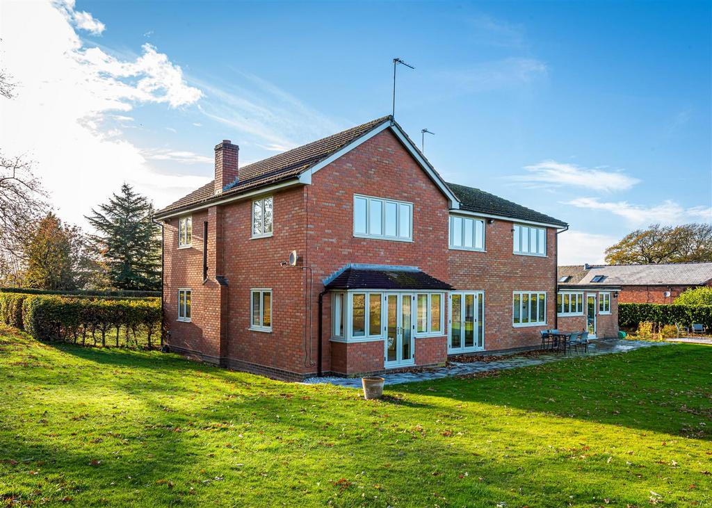 Oaklands Farm-rear1.jpg