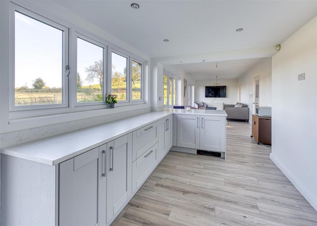 Oaklands Farm-kitchen4.jpg